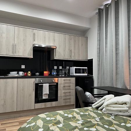 Mia Residence - Entire Studio Apartment - City View - London - Next To Ealing Broadway Station Exterior photo